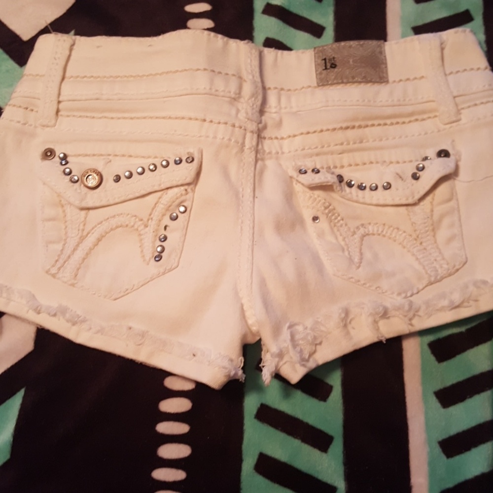 1St kiss white shorts size 1